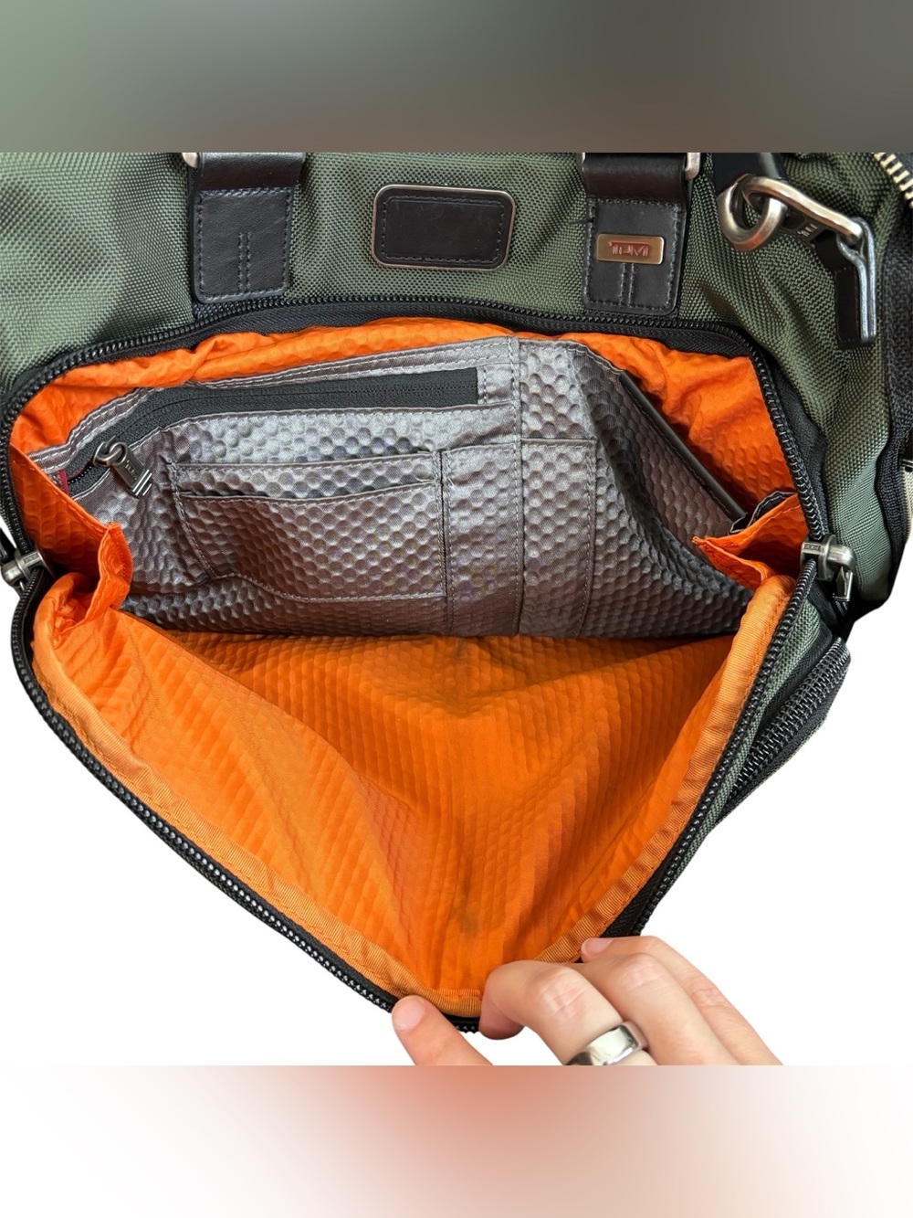 Tumi Alpha Bravo Men's Andersen Slim Commuter Brief Passenger Bag Green/Orange - Picture 7 of 10